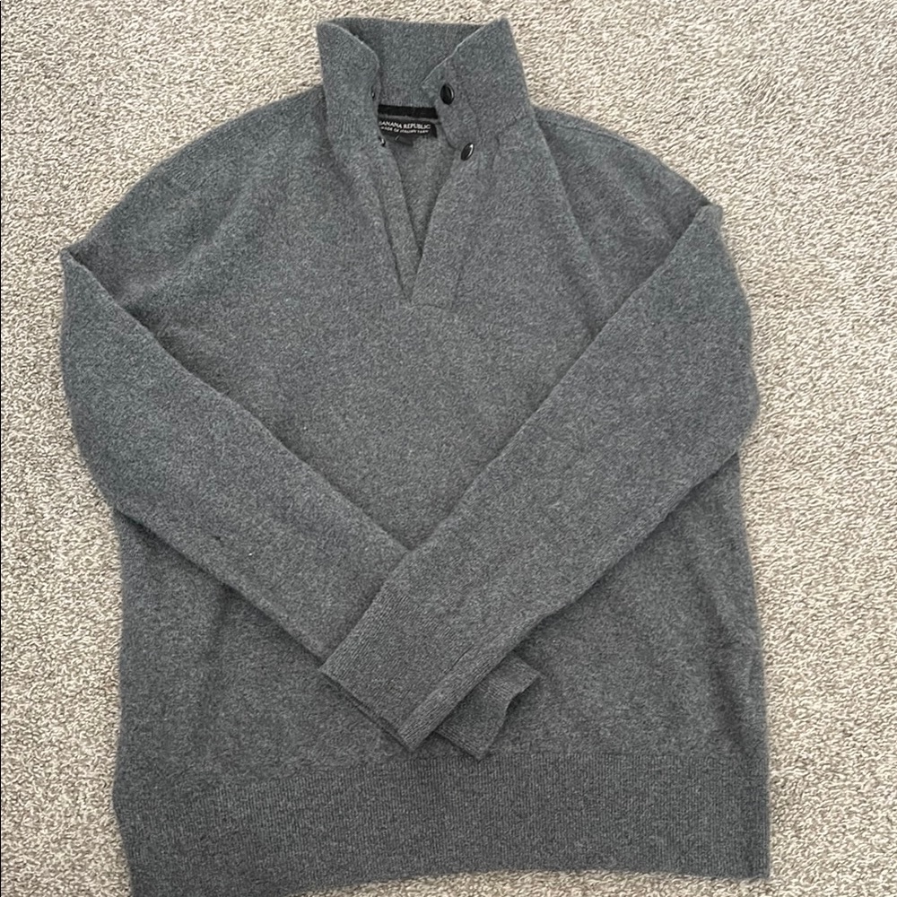 Banana Republic Gray V-Neck Sweater made with Italian yarn